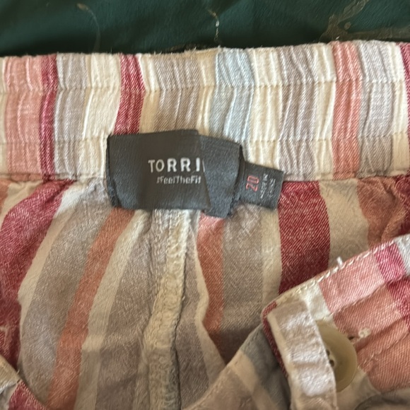 Torrid- stripe shorts - Picture 3 of 4